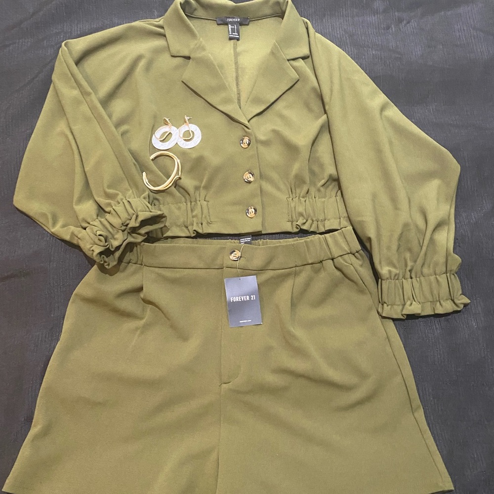 FOREVER 21 Olive Green Short Set